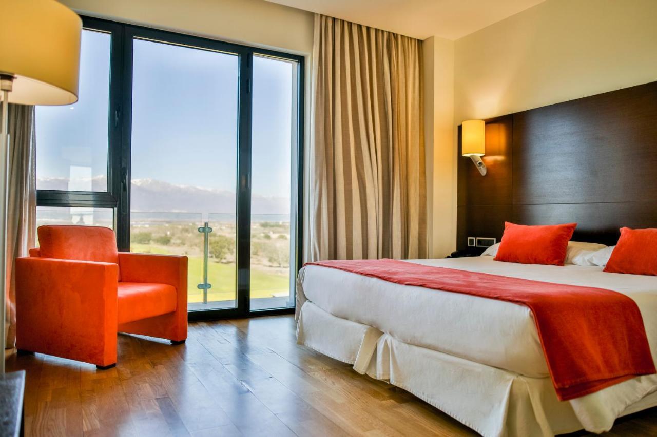 Hospedium Hotel Valles De Gredos Golf Talayuela Extérieur photo