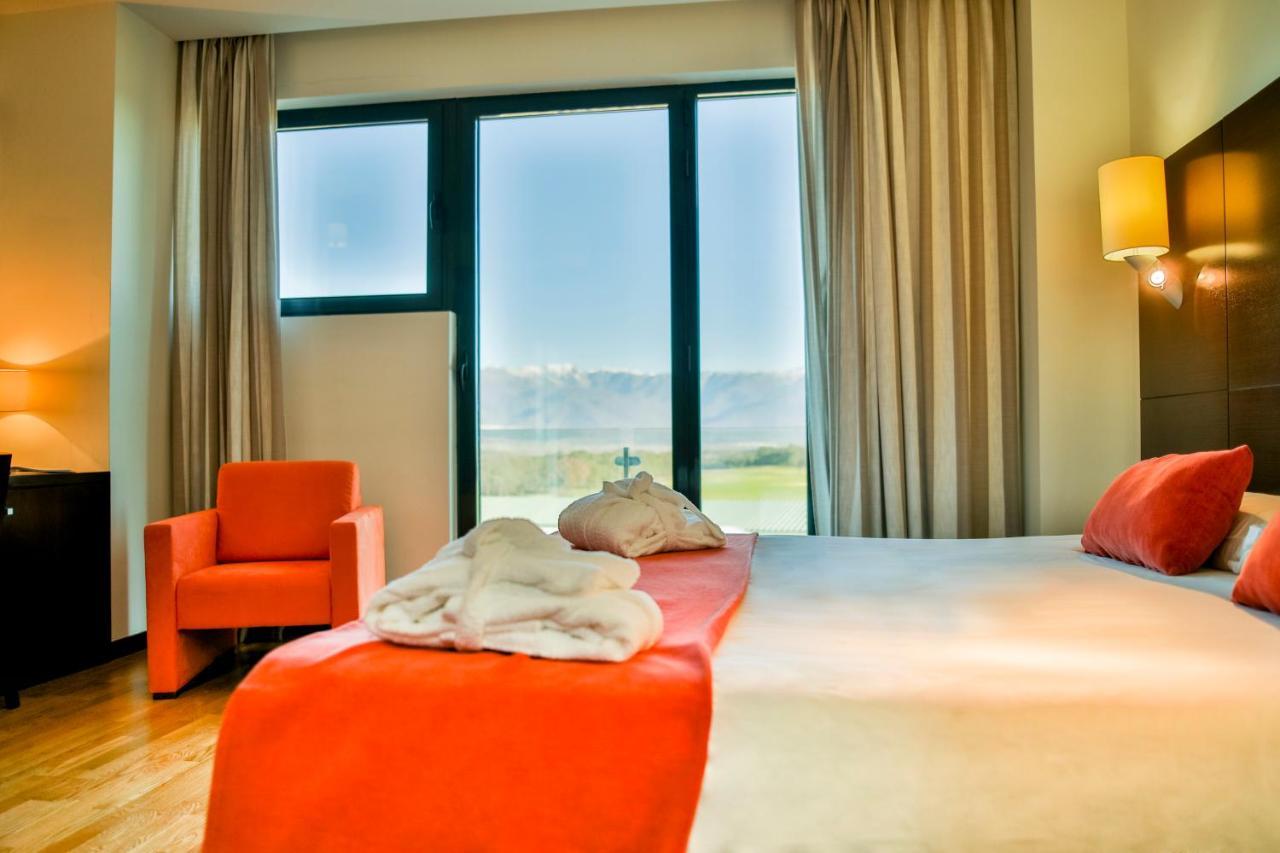 Hospedium Hotel Valles De Gredos Golf Talayuela Extérieur photo
