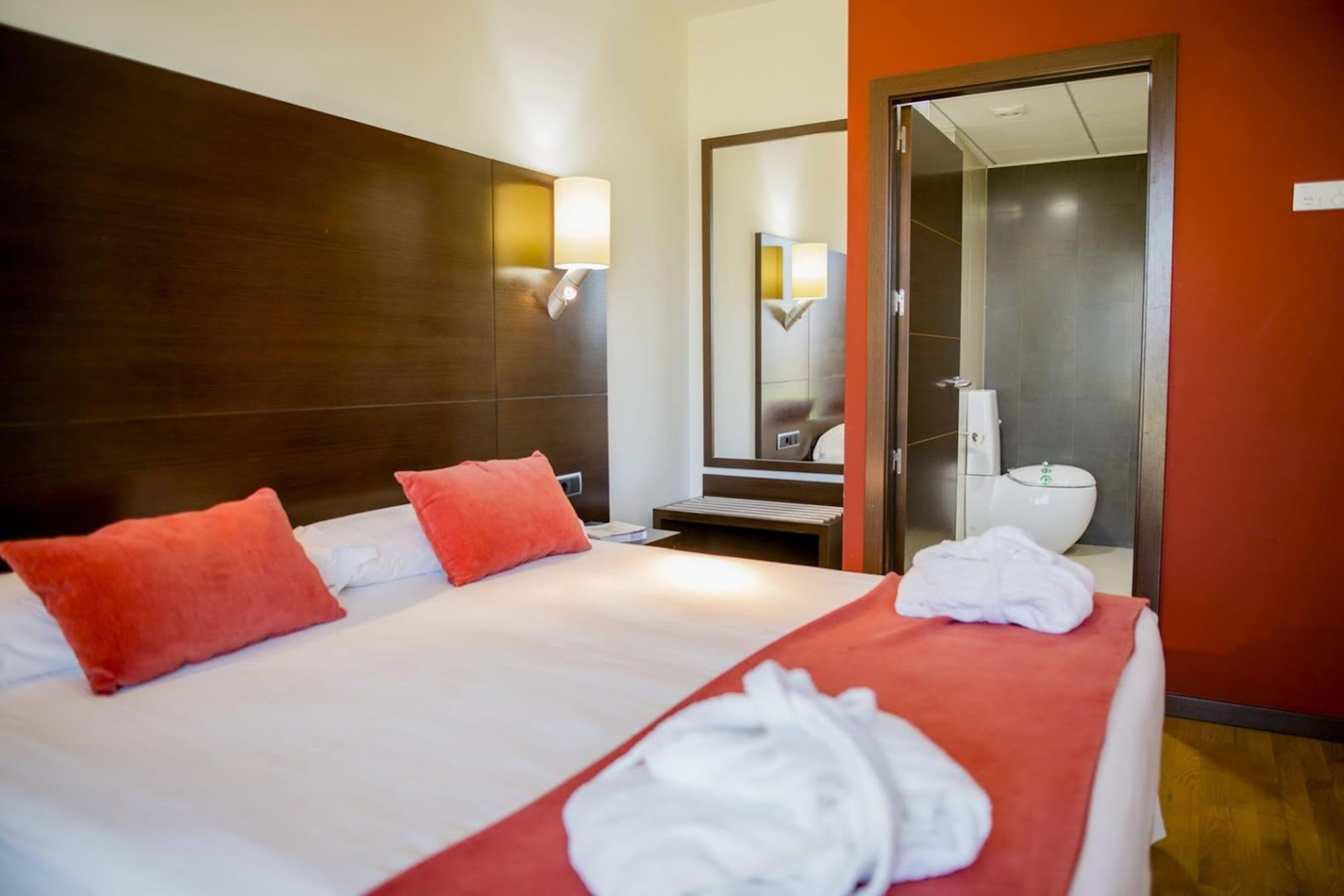 Hospedium Hotel Valles De Gredos Golf Talayuela Extérieur photo