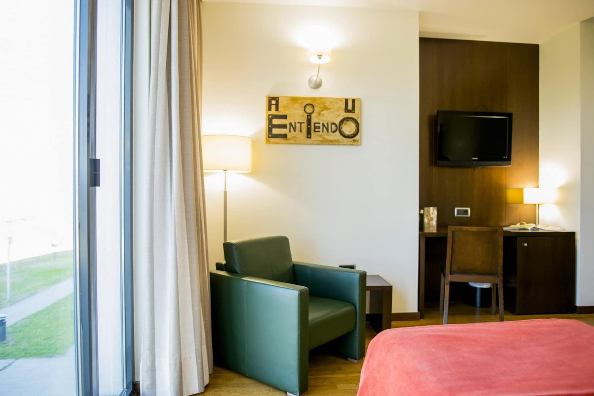 Hospedium Hotel Valles De Gredos Golf Talayuela Extérieur photo