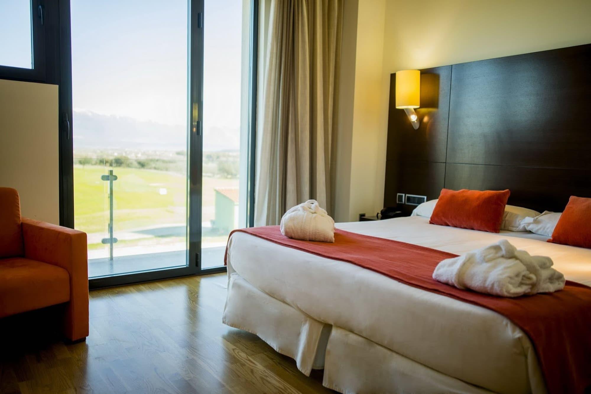 Hospedium Hotel Valles De Gredos Golf Talayuela Extérieur photo