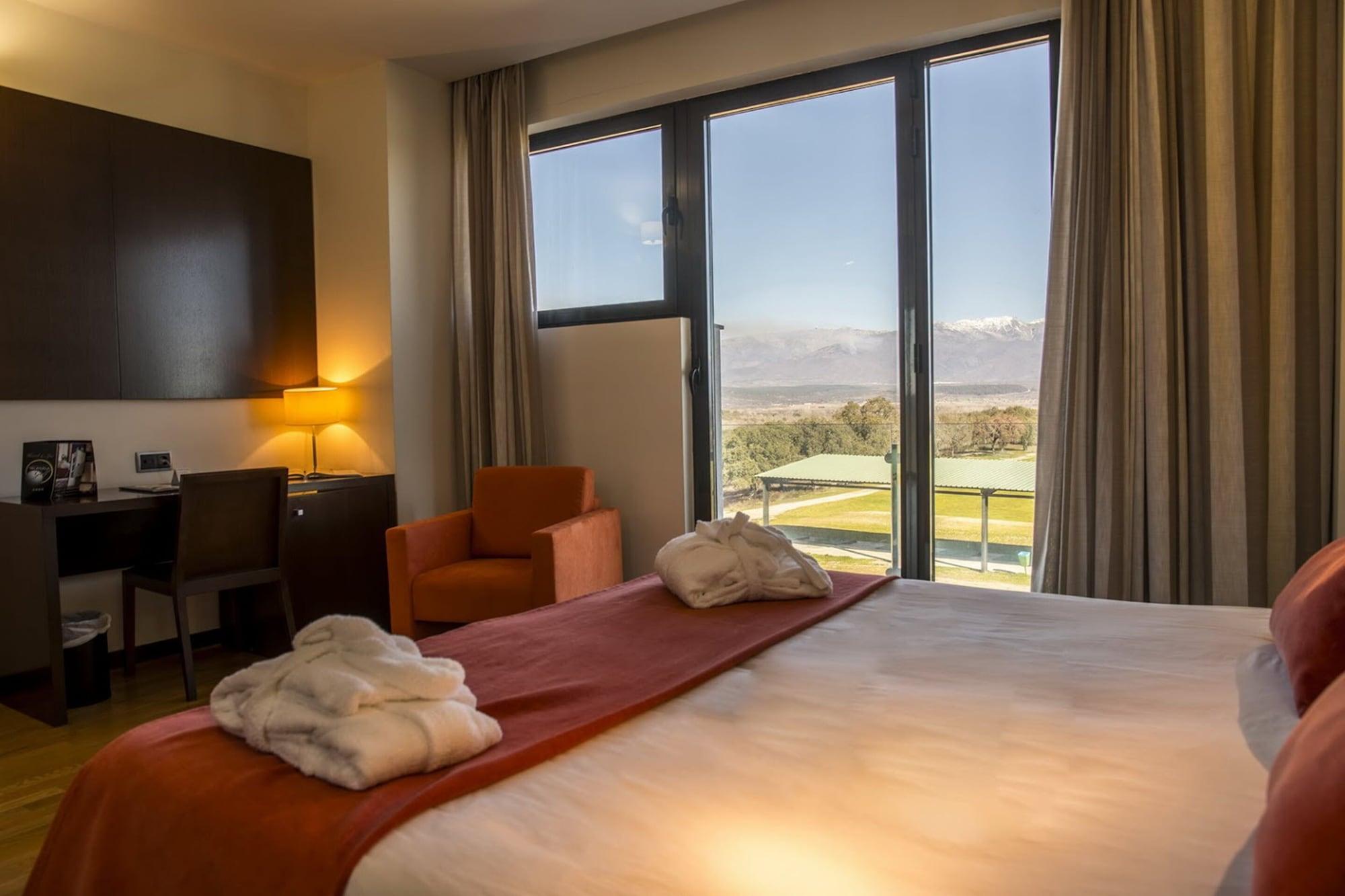 Hospedium Hotel Valles De Gredos Golf Talayuela Extérieur photo
