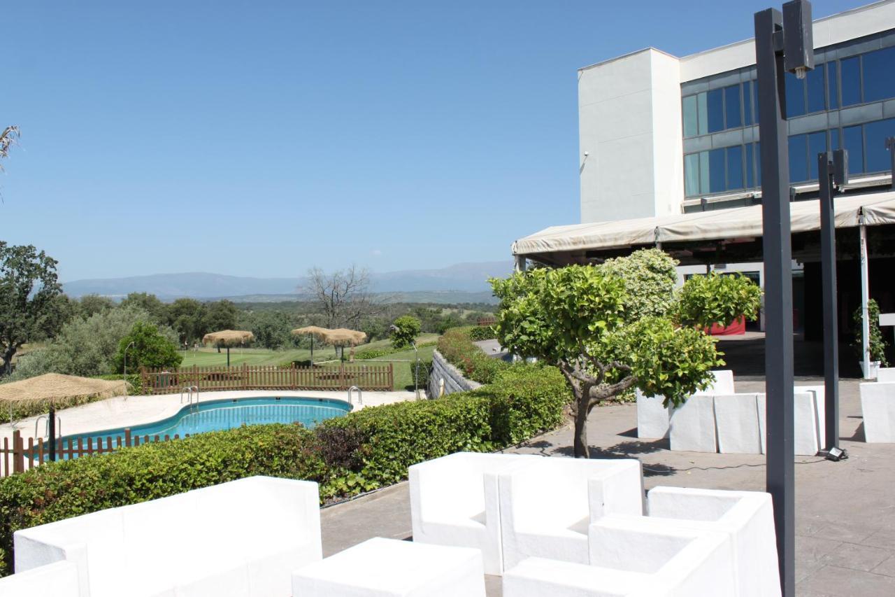 Hospedium Hotel Valles De Gredos Golf Talayuela Extérieur photo