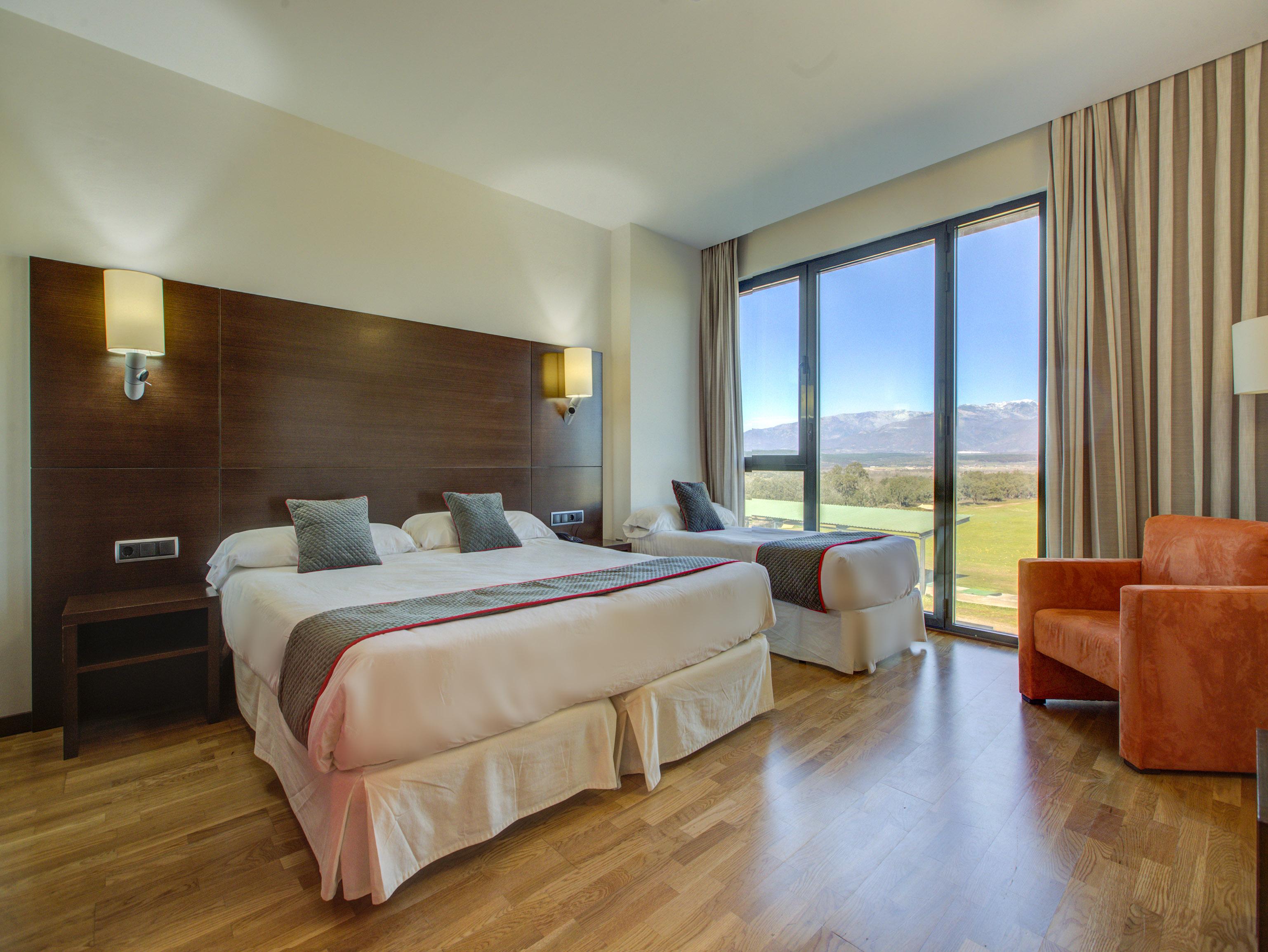 Hospedium Hotel Valles De Gredos Golf Talayuela Extérieur photo