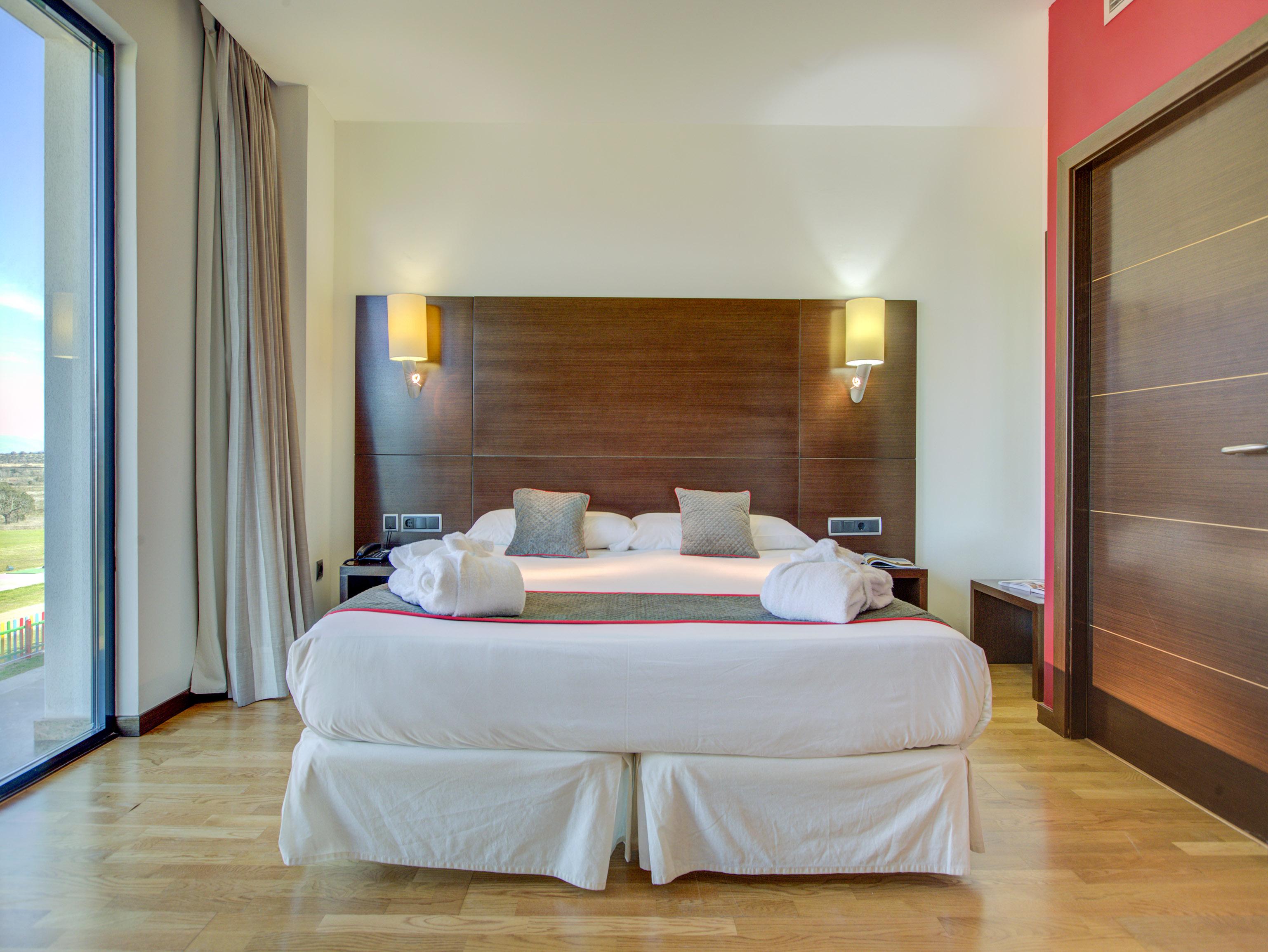 Hospedium Hotel Valles De Gredos Golf Talayuela Extérieur photo