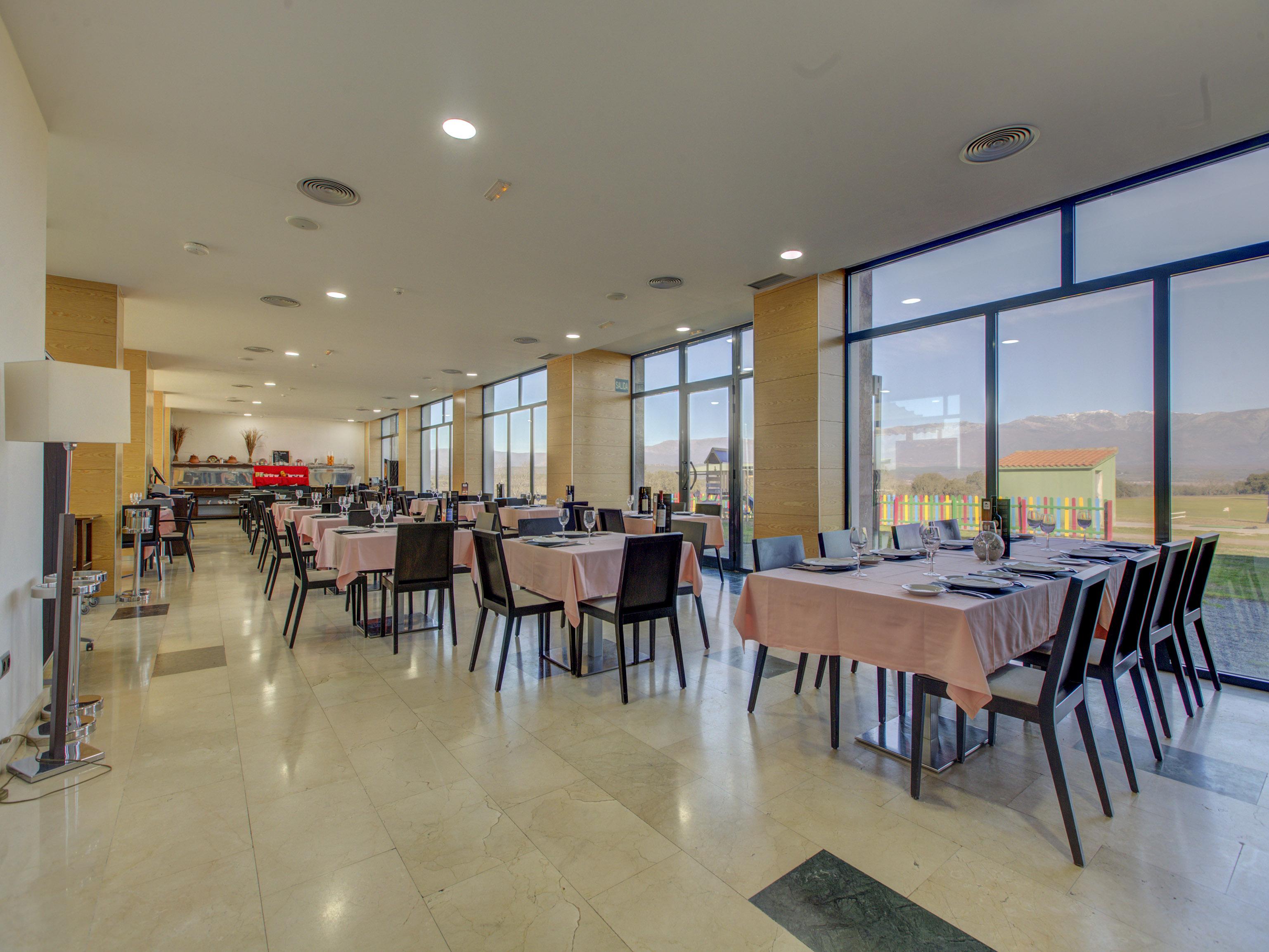 Hospedium Hotel Valles De Gredos Golf Talayuela Extérieur photo
