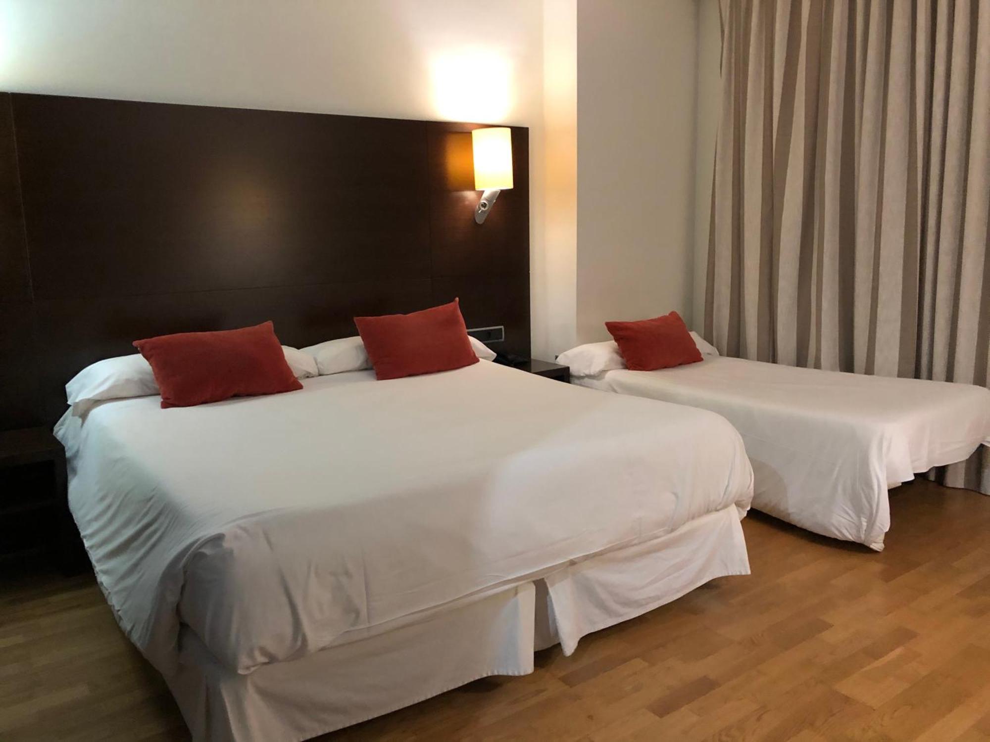 Hospedium Hotel Valles De Gredos Golf Talayuela Chambre photo