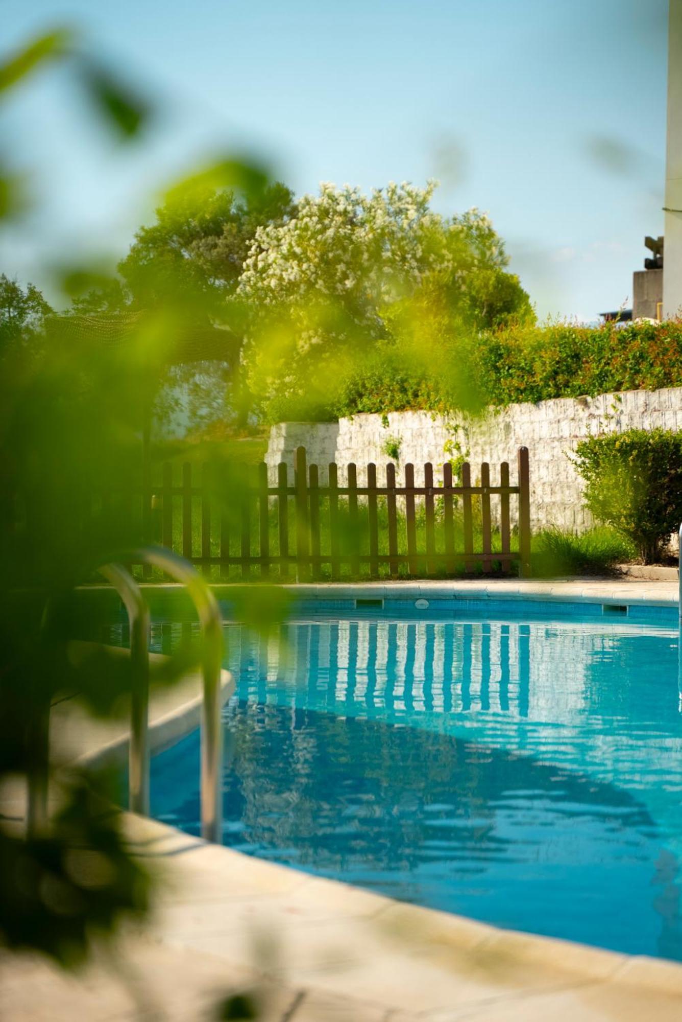 Hospedium Hotel Valles De Gredos Golf Talayuela Extérieur photo