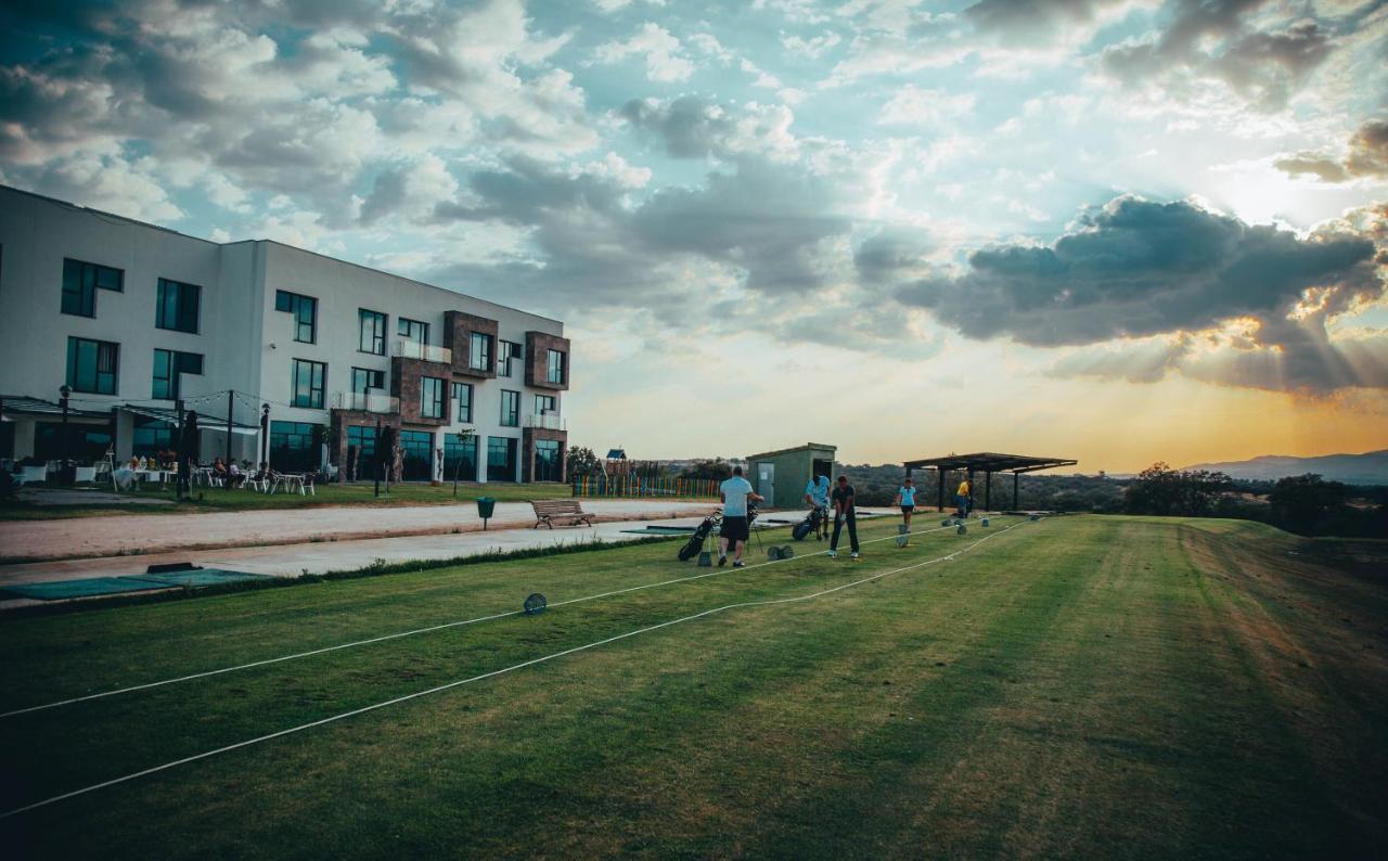 Hospedium Hotel Valles De Gredos Golf Talayuela Extérieur photo